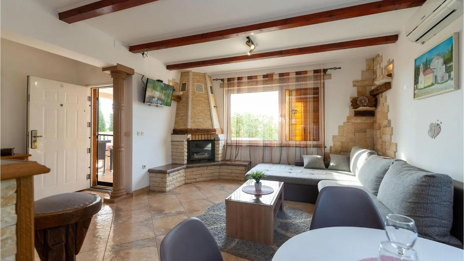 Amazing Apartment In Rovanjska - Jasenice
