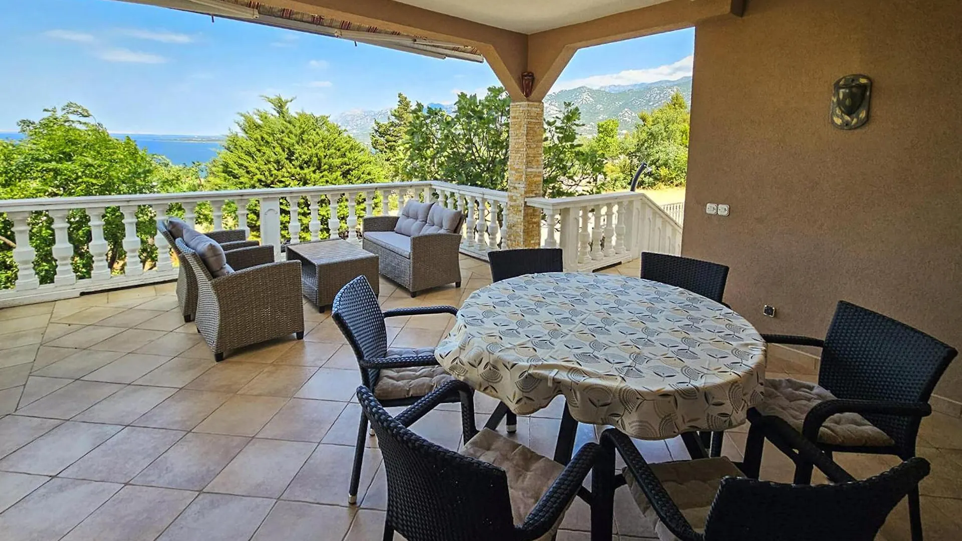 Amazing Apartment In Rovanjska - Jasenice